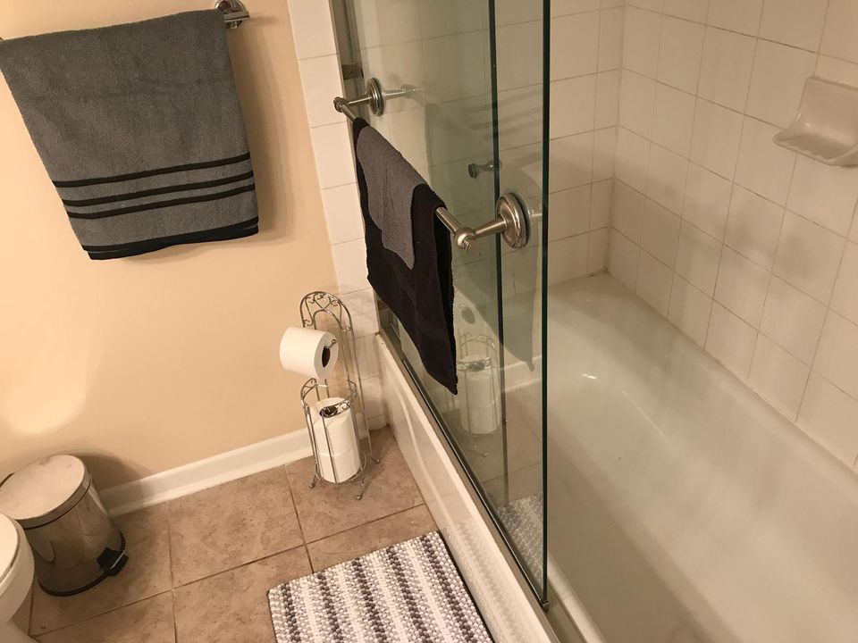 For Rent: $1,650 (1 beds, 1 baths, 676 Square Feet)