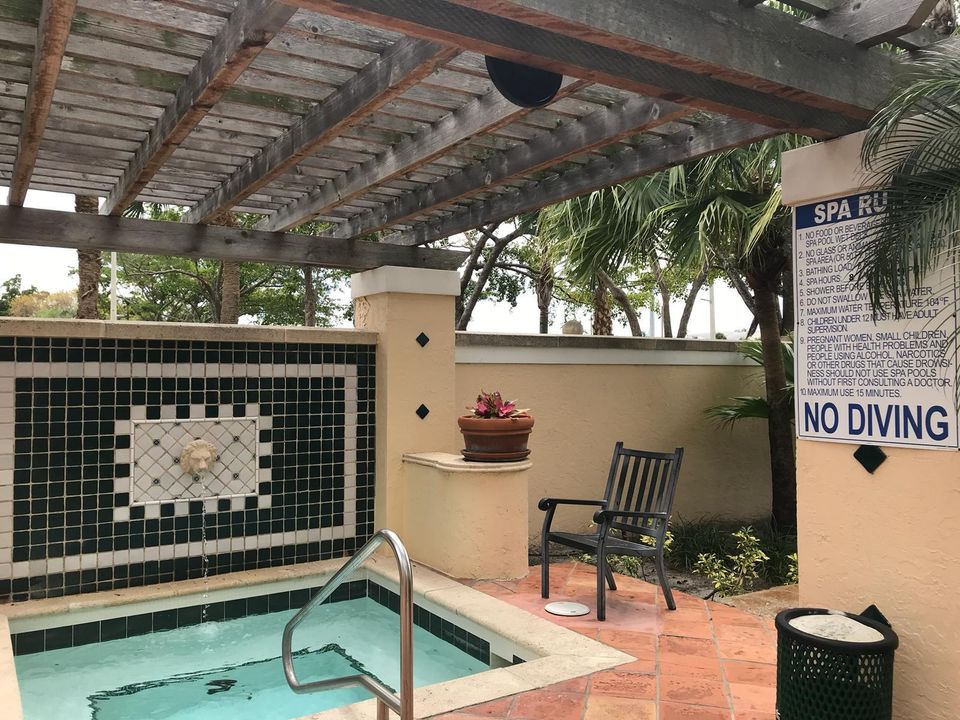 For Rent: $1,650 (1 beds, 1 baths, 676 Square Feet)