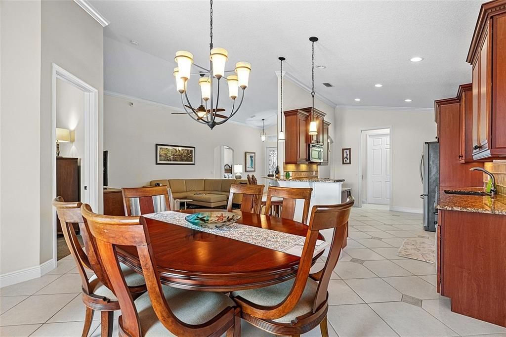 For Sale: $575,000 (3 beds, 2 baths, 1711 Square Feet)