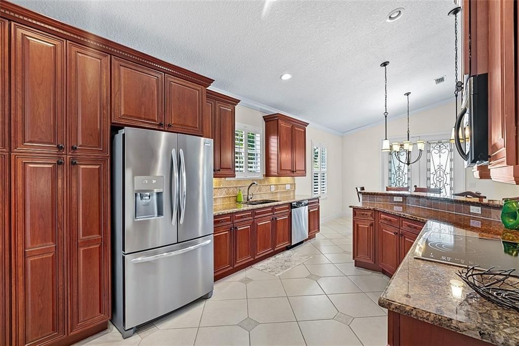 For Sale: $575,000 (3 beds, 2 baths, 1711 Square Feet)