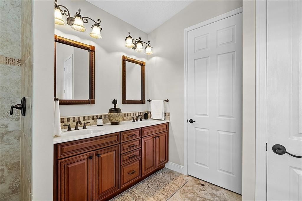 For Sale: $575,000 (3 beds, 2 baths, 1711 Square Feet)