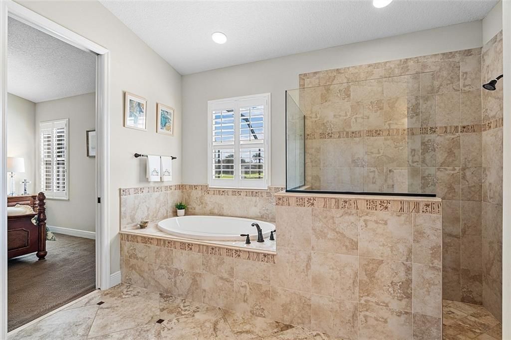 For Sale: $575,000 (3 beds, 2 baths, 1711 Square Feet)