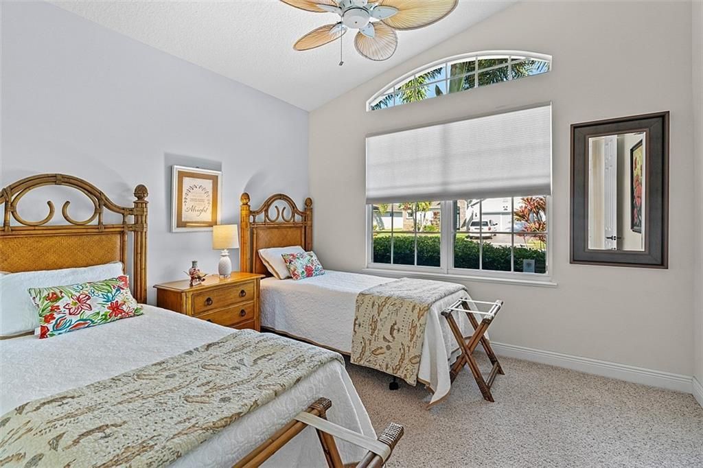 For Sale: $575,000 (3 beds, 2 baths, 1711 Square Feet)