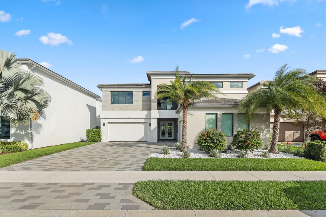 For Sale: $3,099,000 (5 beds, 6 baths, 5378 Square Feet)