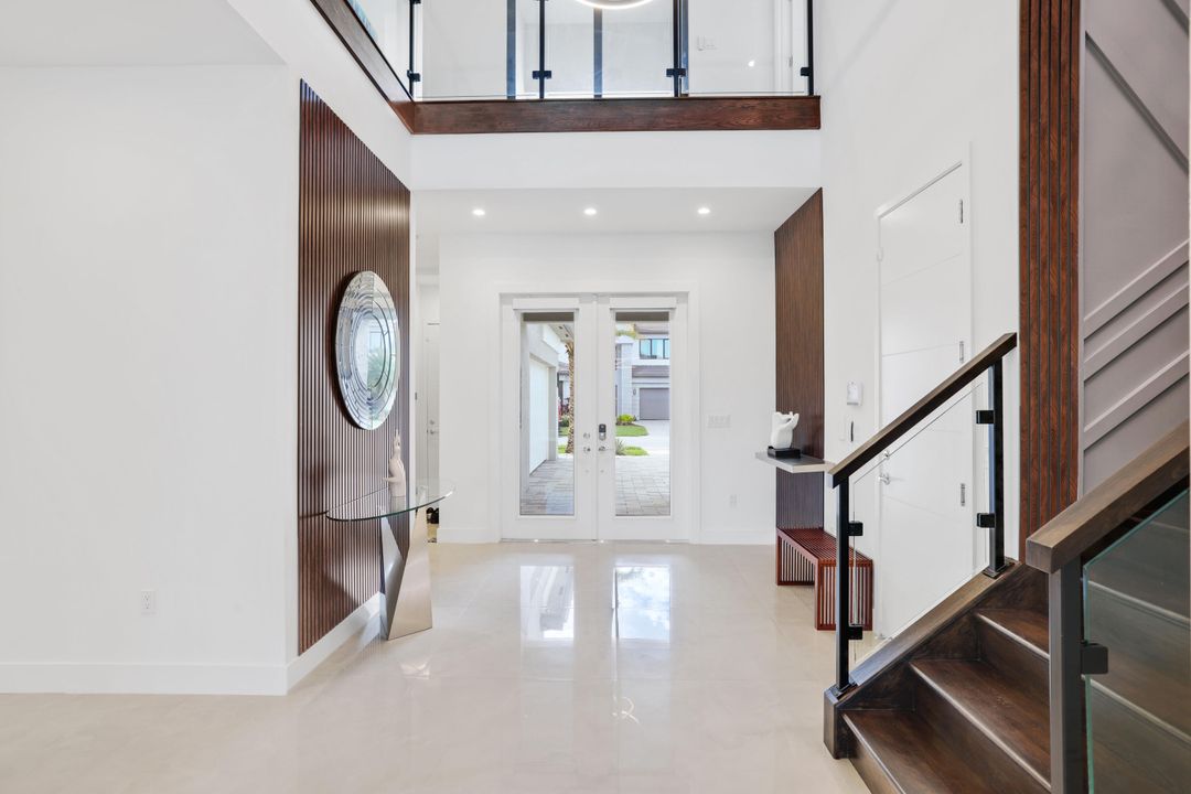 For Sale: $3,099,000 (5 beds, 6 baths, 5378 Square Feet)