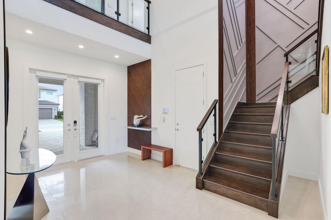 For Sale: $3,099,000 (5 beds, 6 baths, 5378 Square Feet)