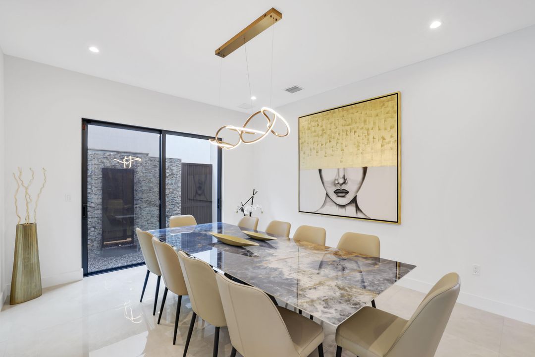 For Sale: $3,099,000 (5 beds, 6 baths, 5378 Square Feet)