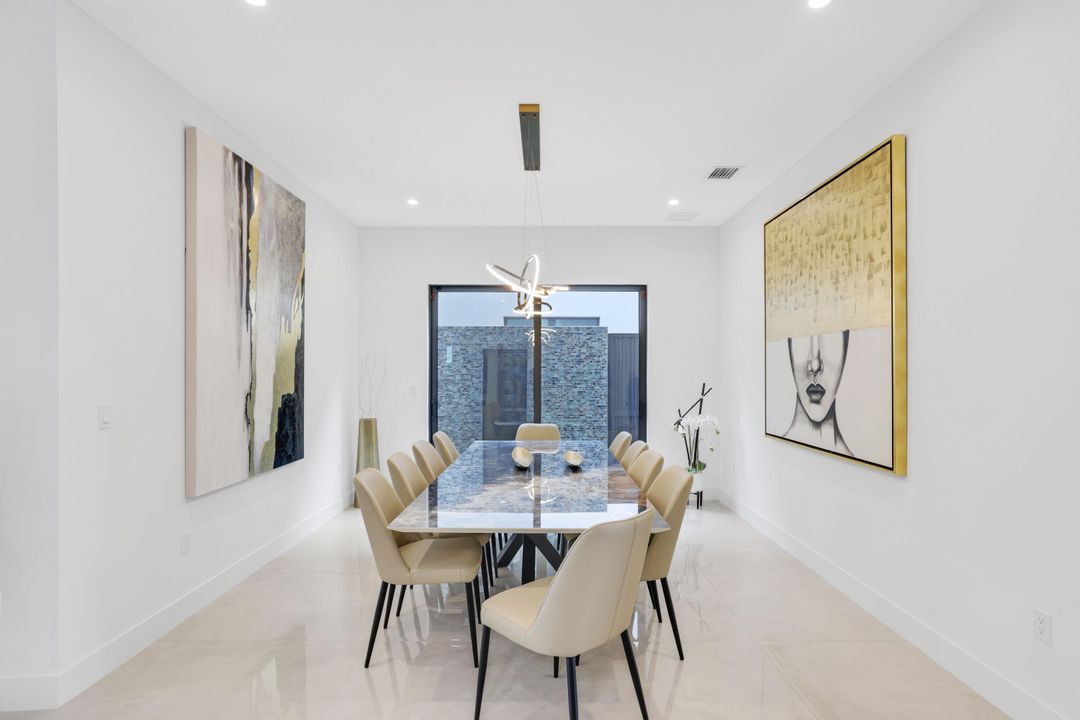 For Sale: $3,099,000 (5 beds, 6 baths, 5378 Square Feet)