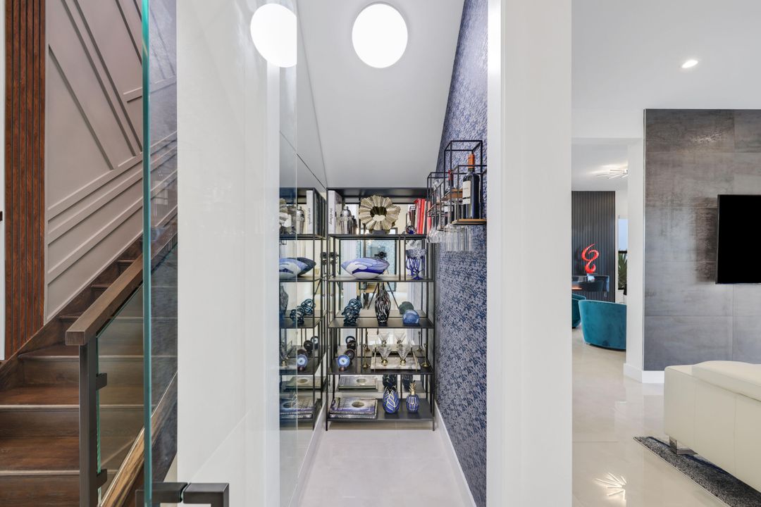 For Sale: $3,099,000 (5 beds, 6 baths, 5378 Square Feet)