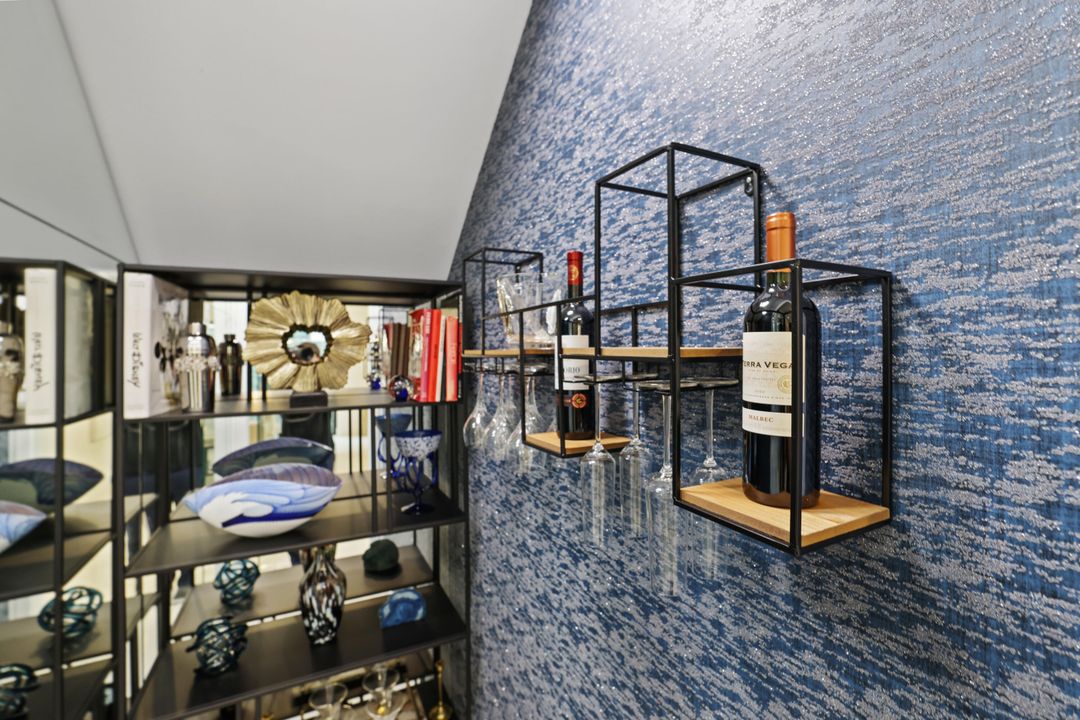 For Sale: $3,099,000 (5 beds, 6 baths, 5378 Square Feet)