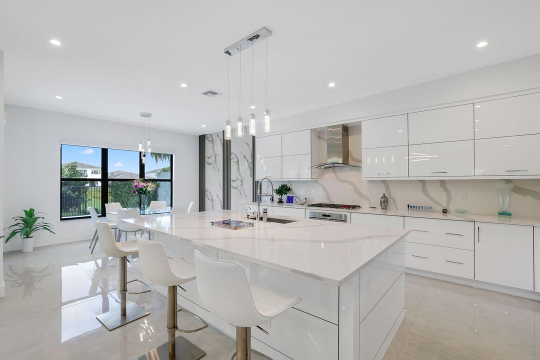 For Sale: $3,099,000 (5 beds, 6 baths, 5378 Square Feet)