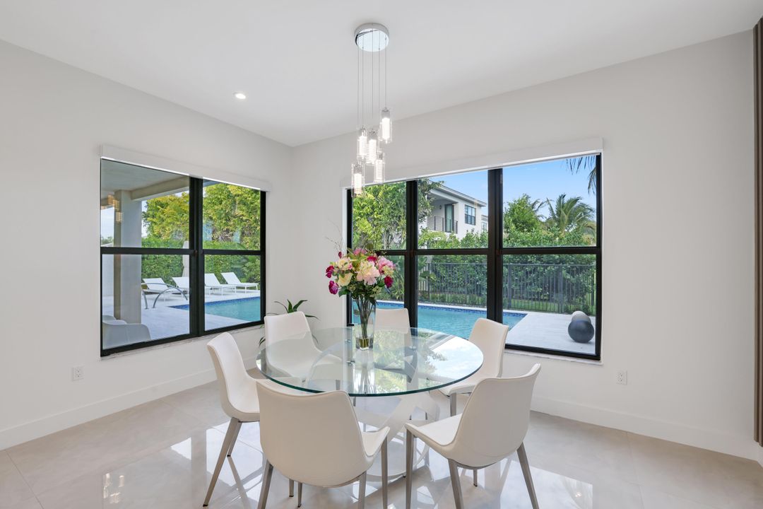 For Sale: $3,099,000 (5 beds, 6 baths, 5378 Square Feet)