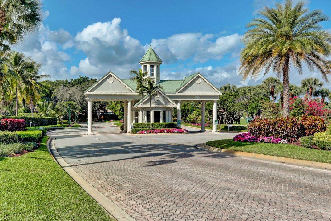 For Sale: $789,900 (4 beds, 3 baths, 2641 Square Feet)