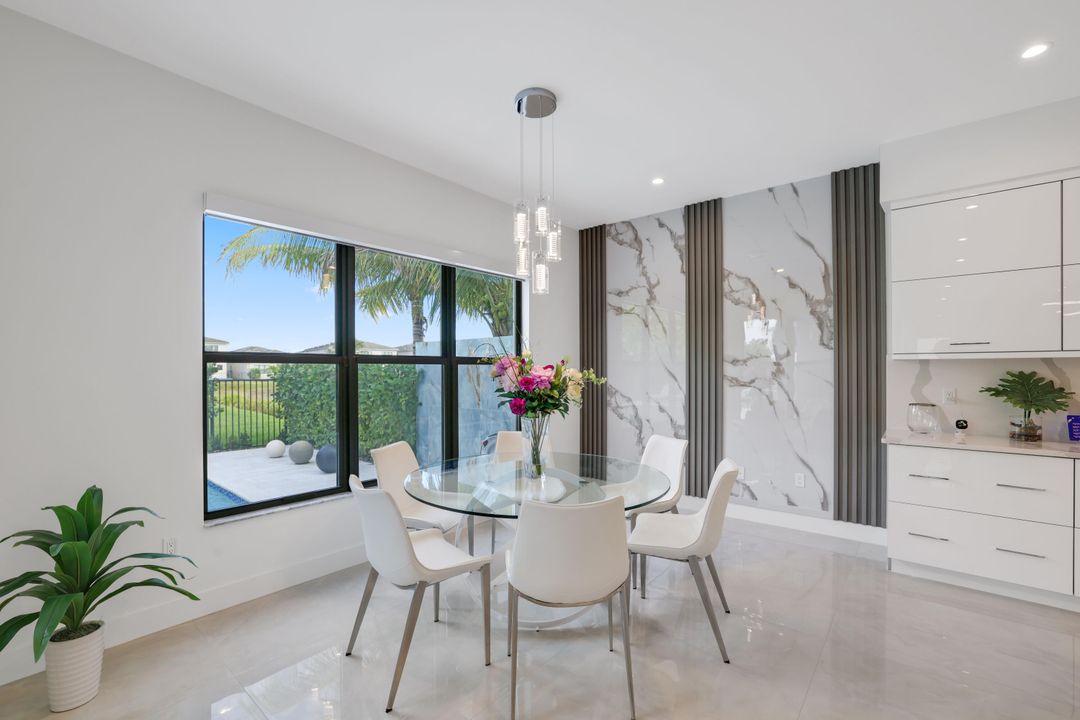 For Sale: $3,099,000 (5 beds, 6 baths, 5378 Square Feet)