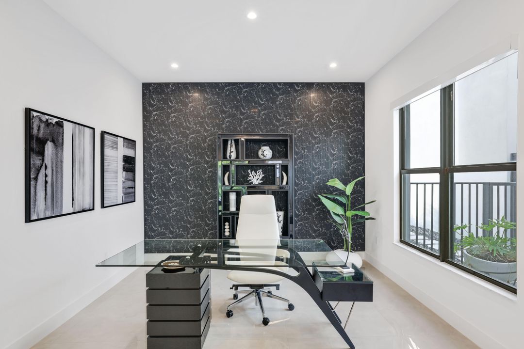 For Sale: $3,099,000 (5 beds, 6 baths, 5378 Square Feet)