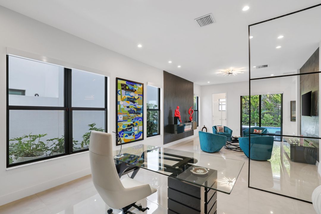 For Sale: $3,099,000 (5 beds, 6 baths, 5378 Square Feet)