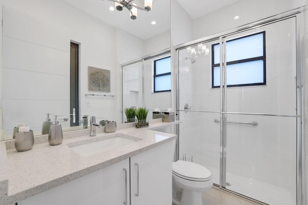 For Sale: $3,099,000 (5 beds, 6 baths, 5378 Square Feet)