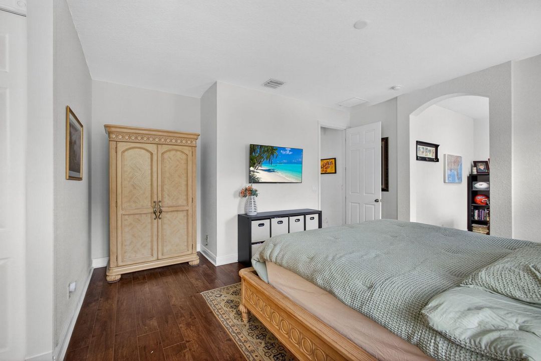 For Sale: $789,900 (4 beds, 3 baths, 2641 Square Feet)