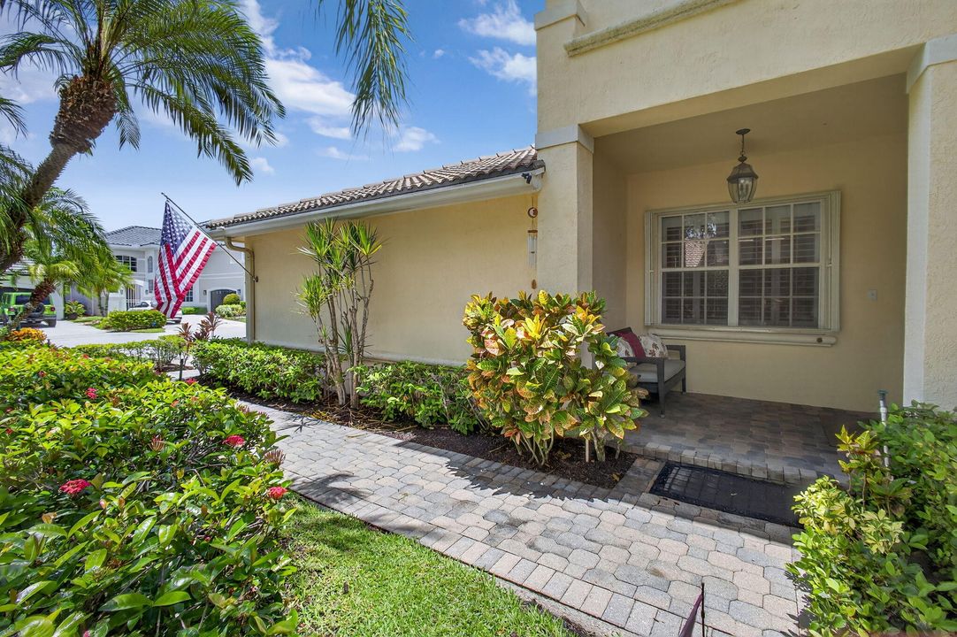 For Sale: $789,900 (4 beds, 3 baths, 2641 Square Feet)