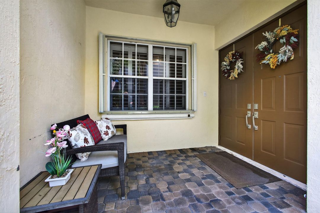 For Sale: $789,900 (4 beds, 3 baths, 2641 Square Feet)