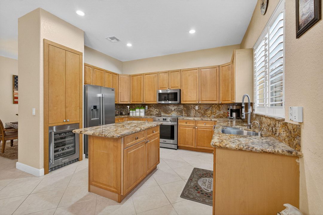 For Sale: $789,900 (4 beds, 3 baths, 2641 Square Feet)