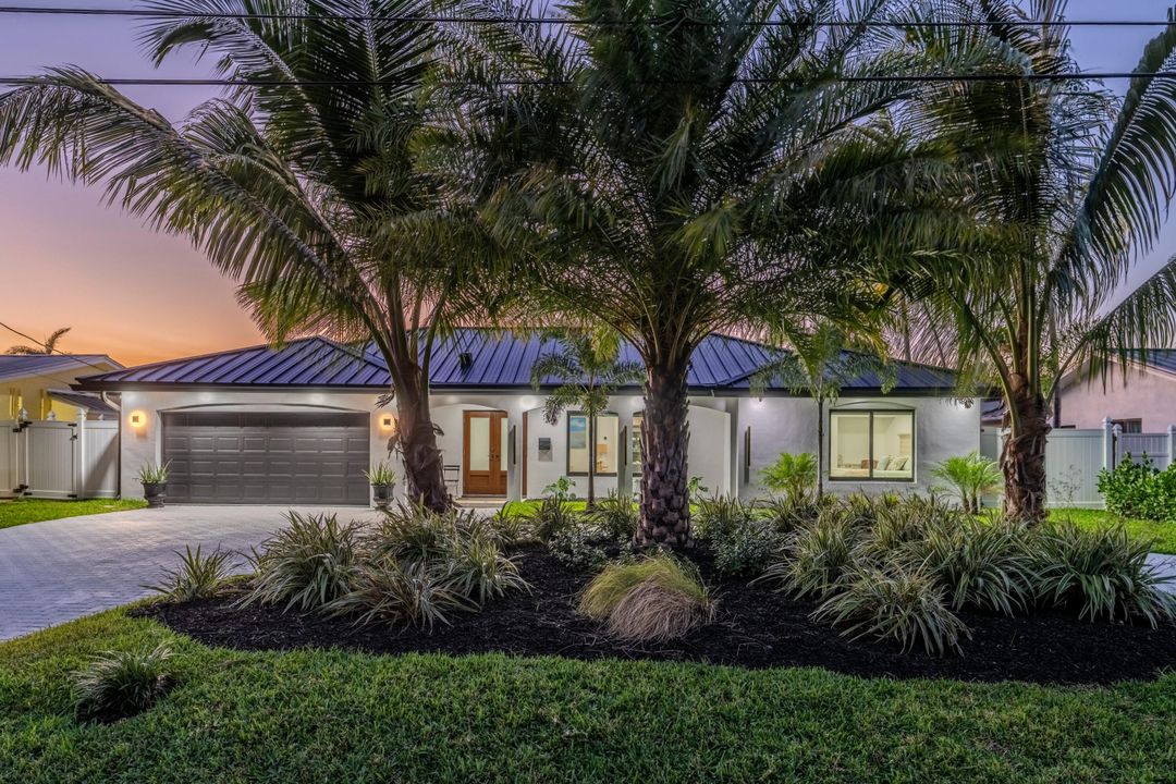 For Sale: $2,395,000 (4 beds, 3 baths, 2850 Square Feet)