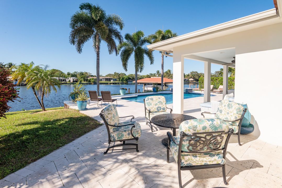 En Venta: $1,650,000 (3 camas, 2 baños, 2439 Pies cuadrados)