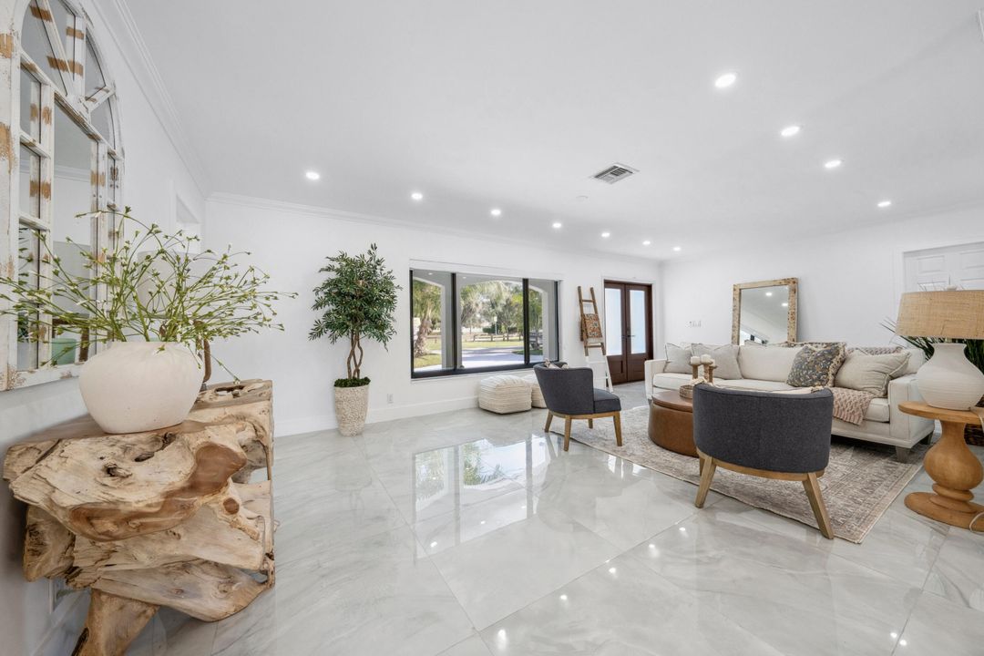 For Sale: $2,395,000 (4 beds, 3 baths, 2850 Square Feet)