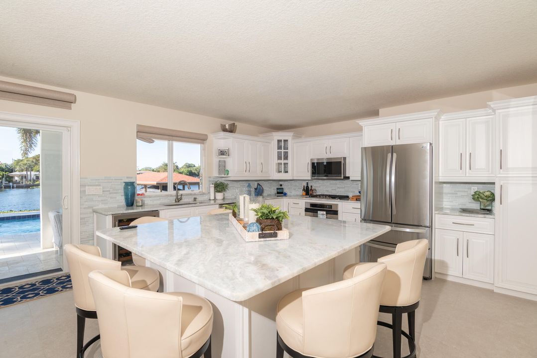 En Venta: $1,650,000 (3 camas, 2 baños, 2439 Pies cuadrados)