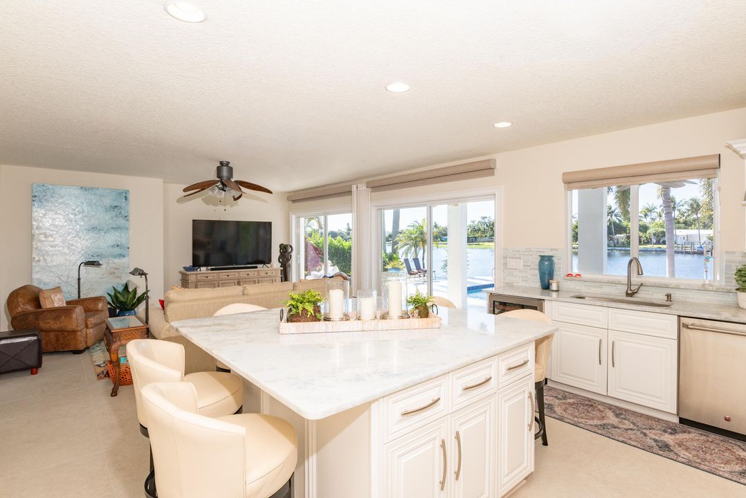 En Venta: $1,650,000 (3 camas, 2 baños, 2439 Pies cuadrados)