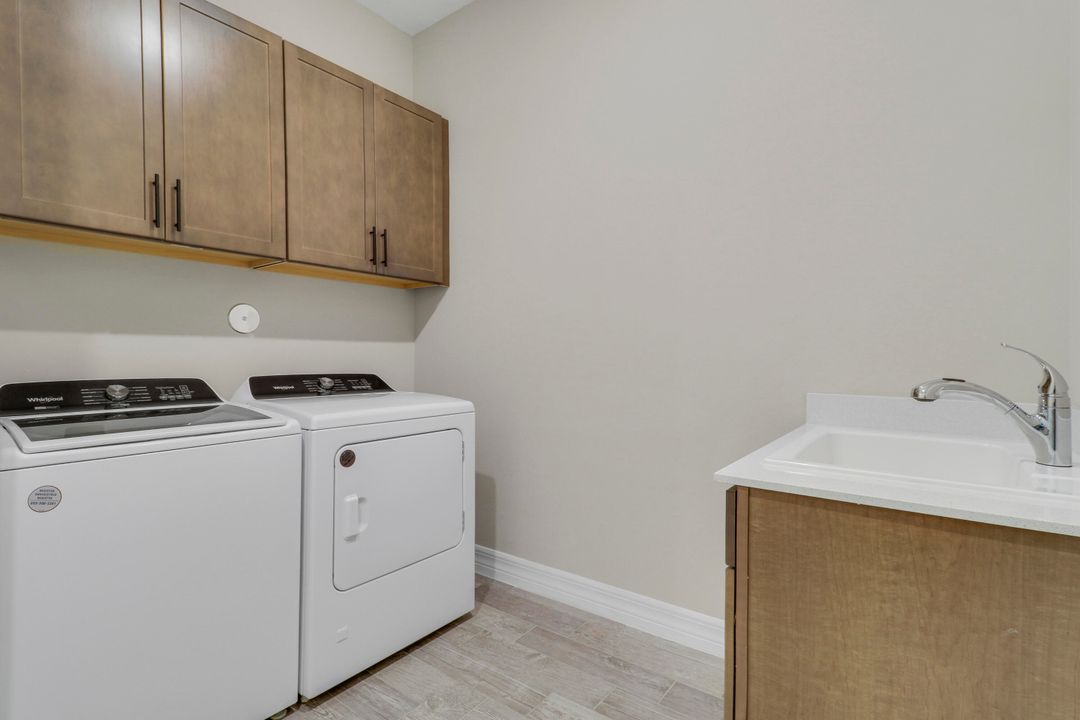 待售: $980,000 (5 贝兹, 4 浴室, 2910 平方英尺)