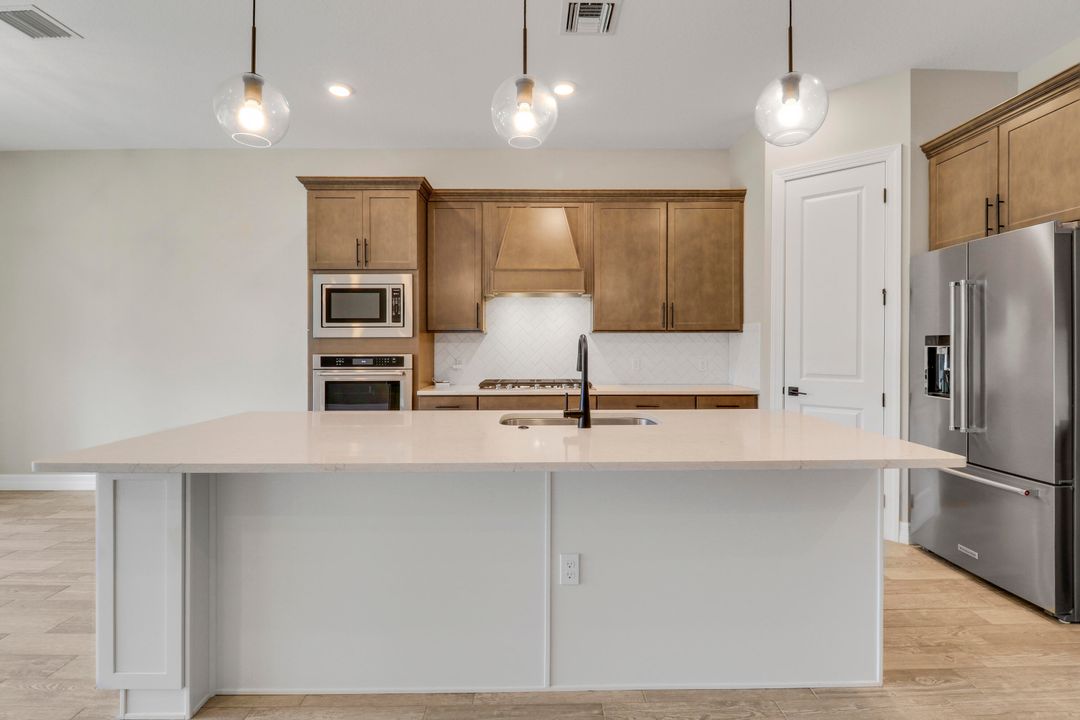 待售: $980,000 (5 贝兹, 4 浴室, 2910 平方英尺)