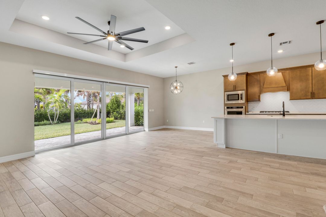 待售: $980,000 (5 贝兹, 4 浴室, 2910 平方英尺)