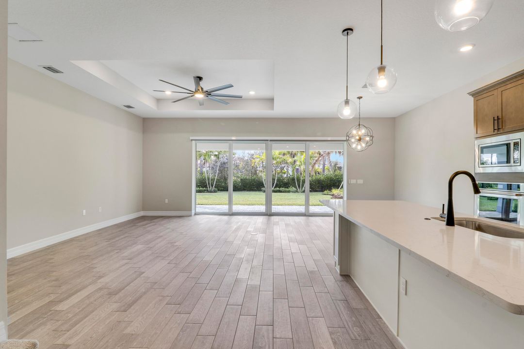 待售: $980,000 (5 贝兹, 4 浴室, 2910 平方英尺)