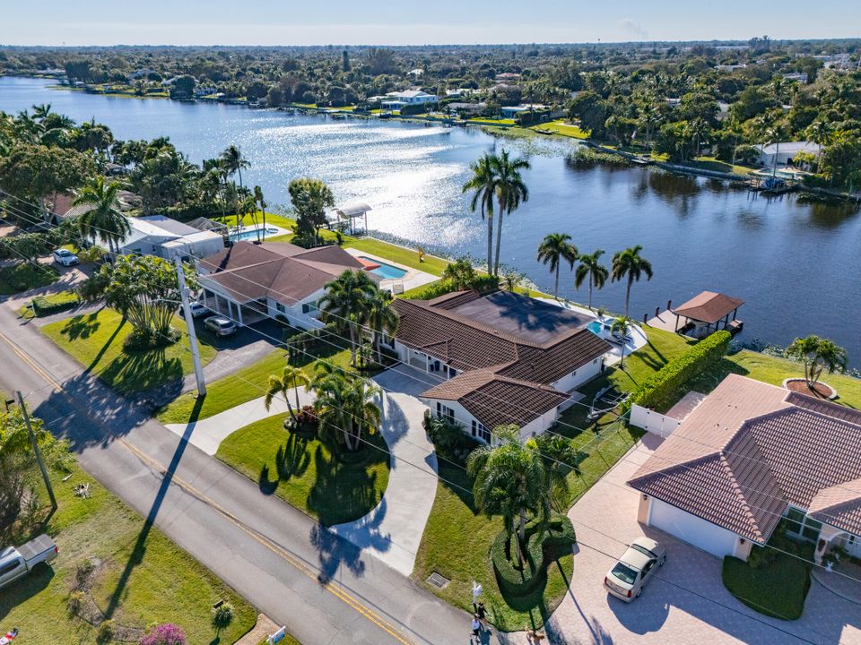 En Venta: $1,650,000 (3 camas, 2 baños, 2439 Pies cuadrados)