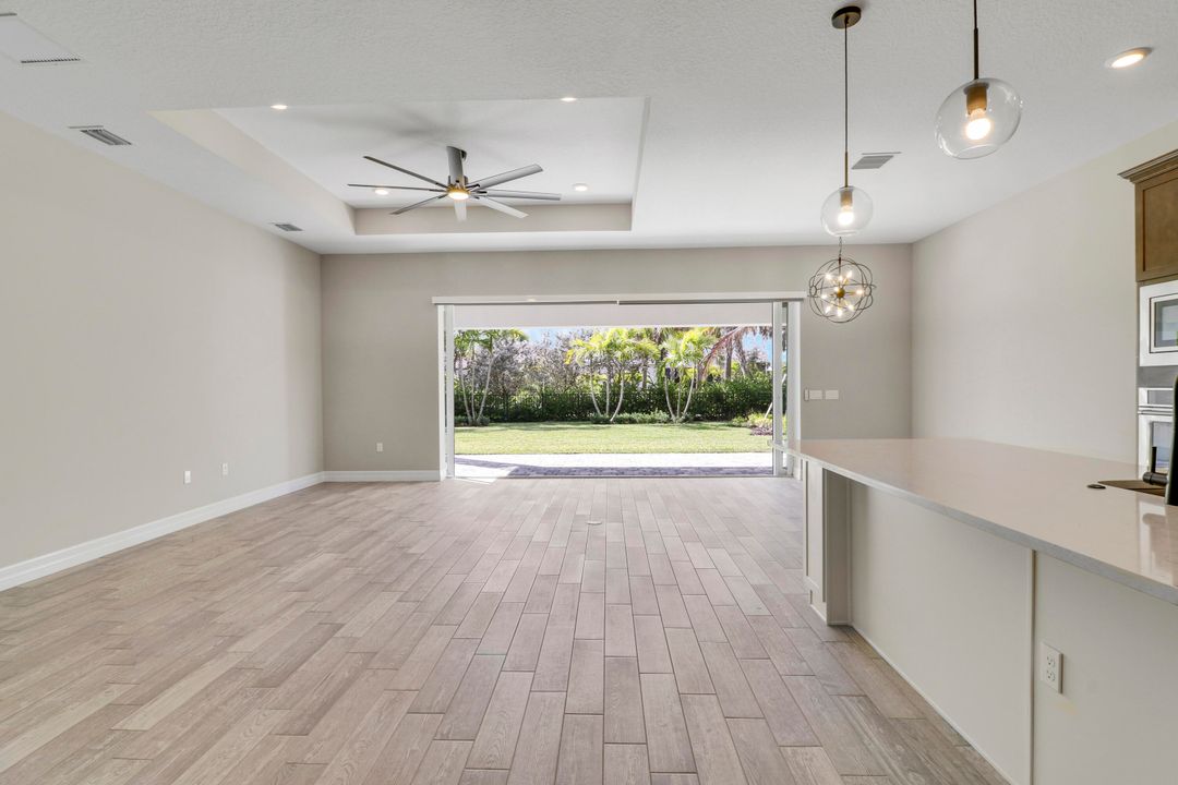 待售: $980,000 (5 贝兹, 4 浴室, 2910 平方英尺)