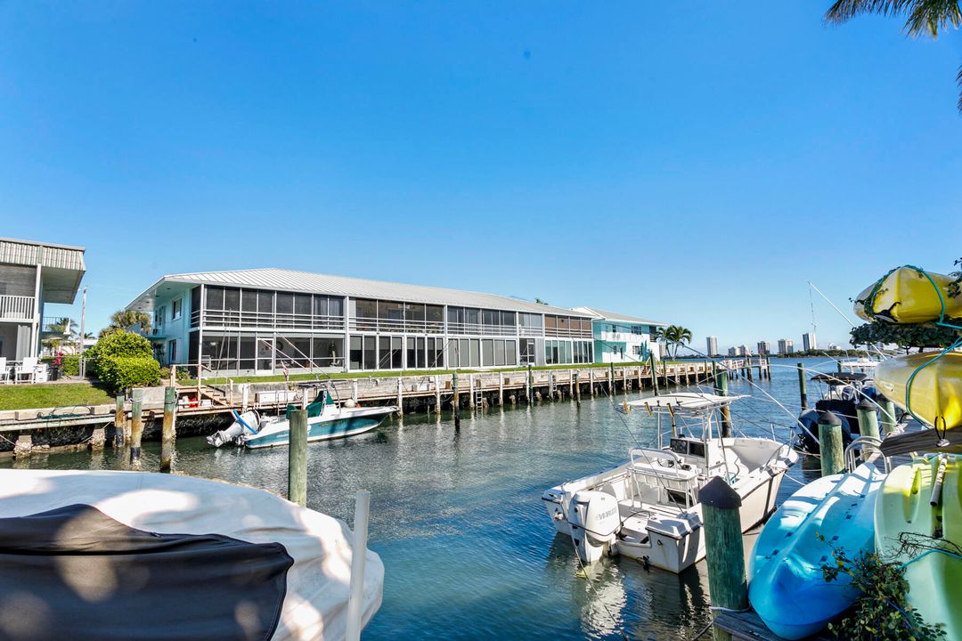 For Sale: $324,999 (2 beds, 2 baths, 1014 Square Feet)