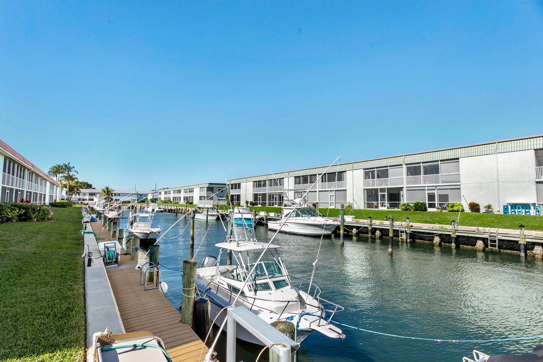 For Sale: $324,999 (2 beds, 2 baths, 1014 Square Feet)