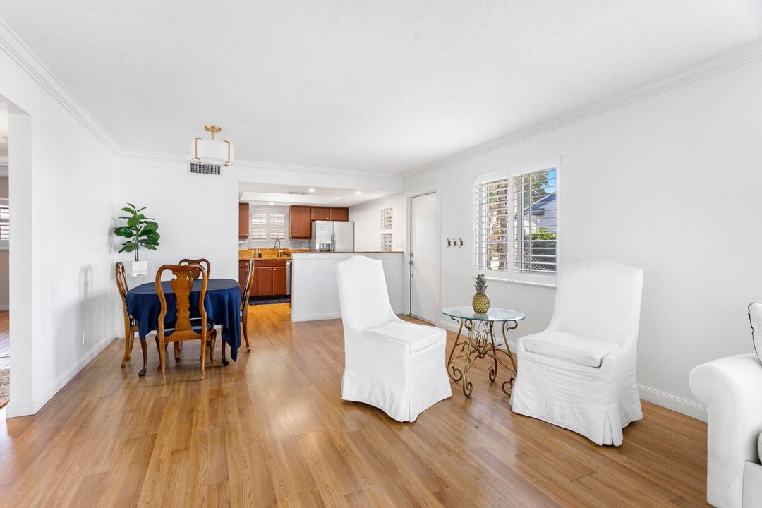 For Sale: $324,999 (2 beds, 2 baths, 1014 Square Feet)