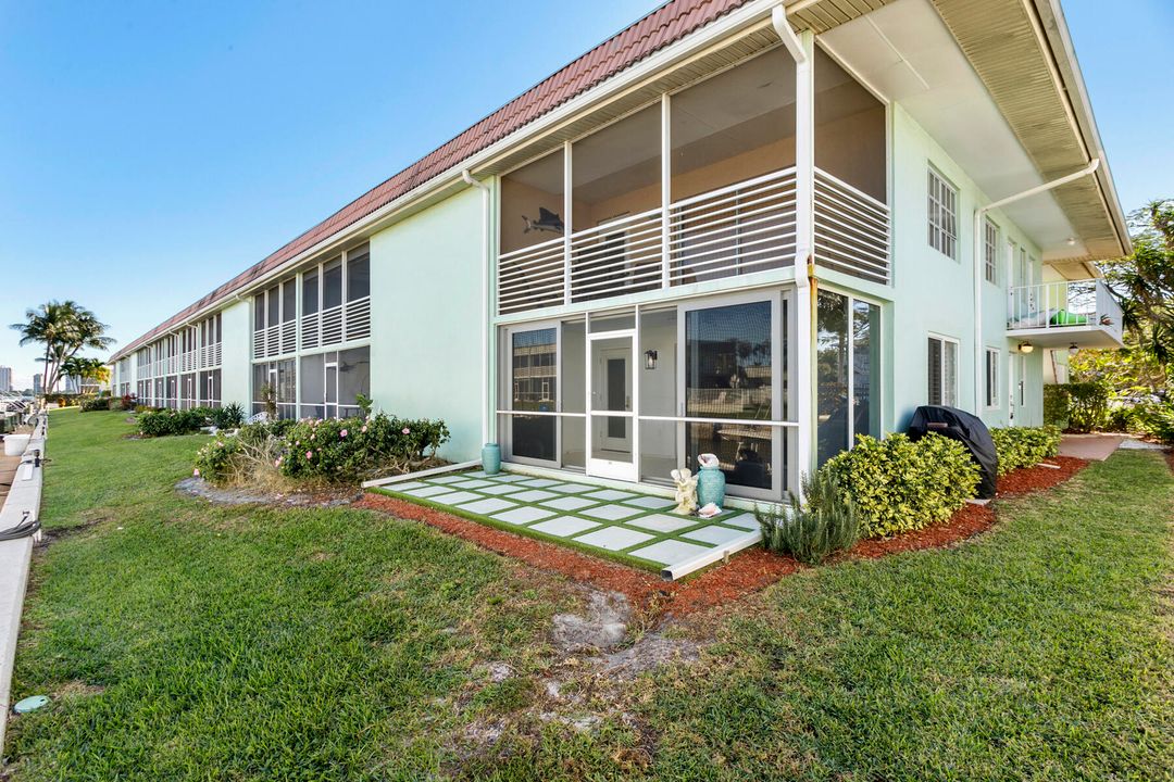 For Sale: $324,999 (2 beds, 2 baths, 1014 Square Feet)