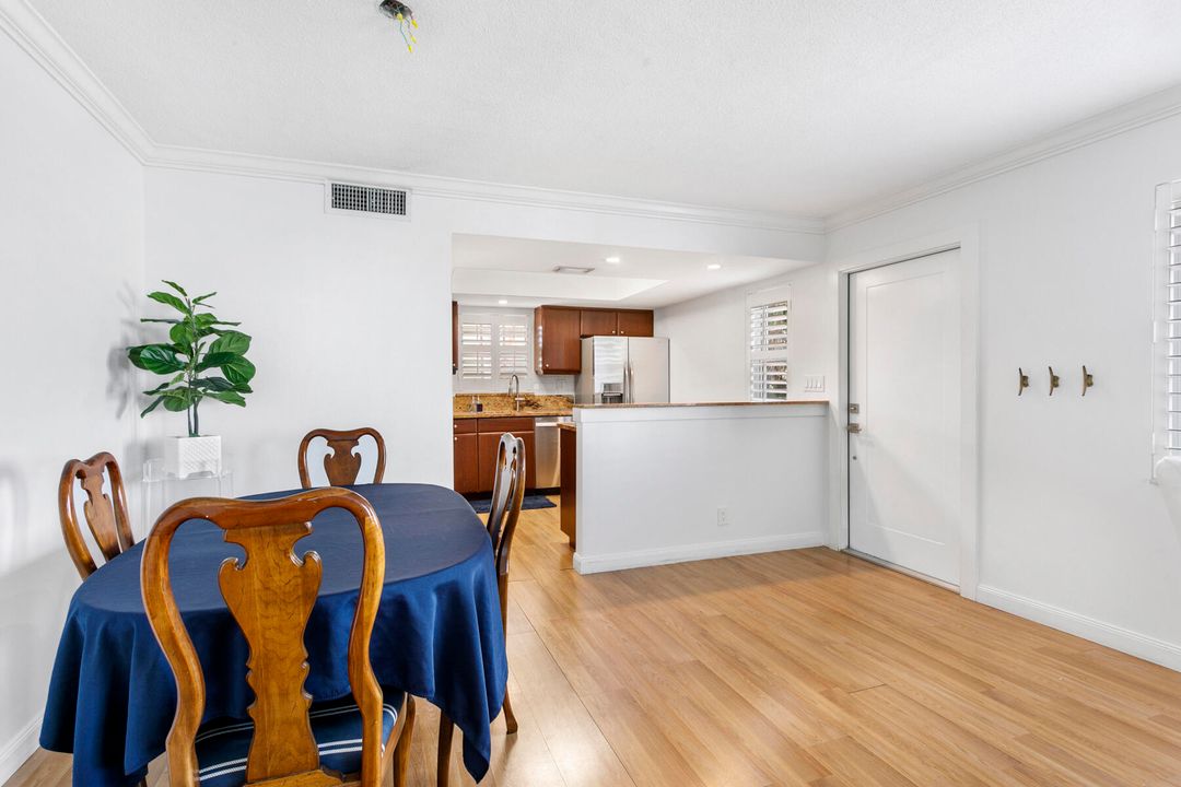 For Sale: $324,999 (2 beds, 2 baths, 1014 Square Feet)