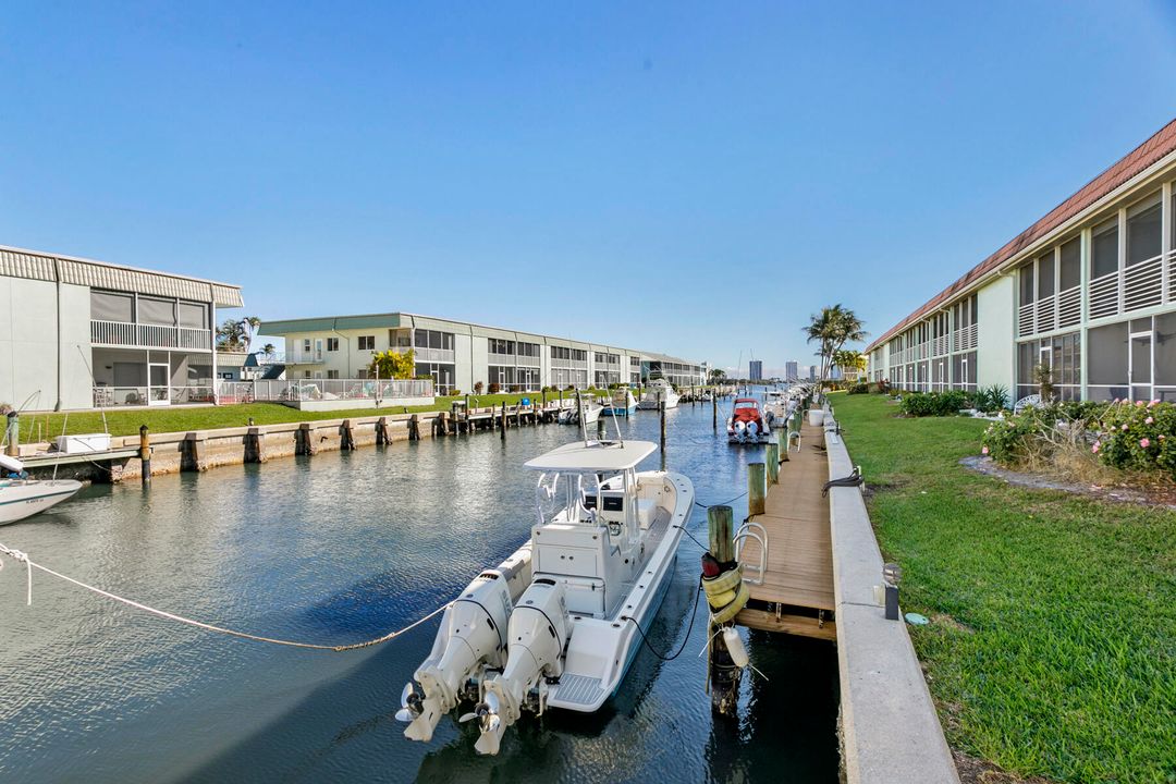 For Sale: $324,999 (2 beds, 2 baths, 1014 Square Feet)