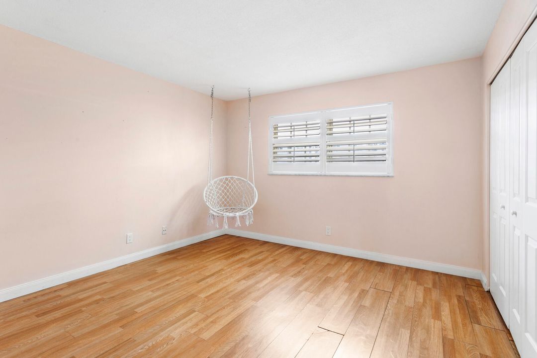 For Sale: $324,999 (2 beds, 2 baths, 1014 Square Feet)