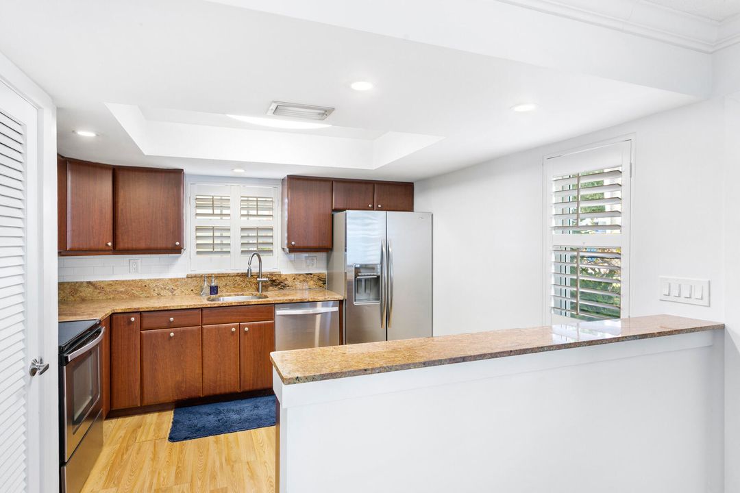 For Sale: $324,999 (2 beds, 2 baths, 1014 Square Feet)