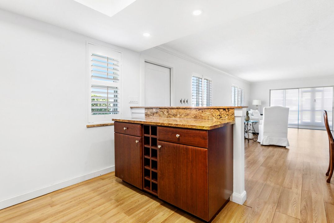 For Sale: $324,999 (2 beds, 2 baths, 1014 Square Feet)