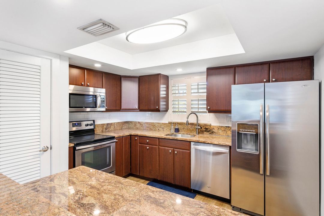 For Sale: $324,999 (2 beds, 2 baths, 1014 Square Feet)