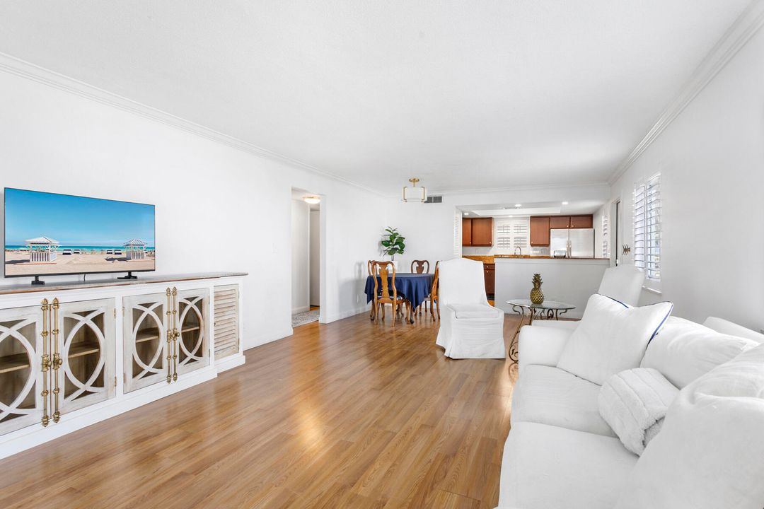 For Sale: $324,999 (2 beds, 2 baths, 1014 Square Feet)