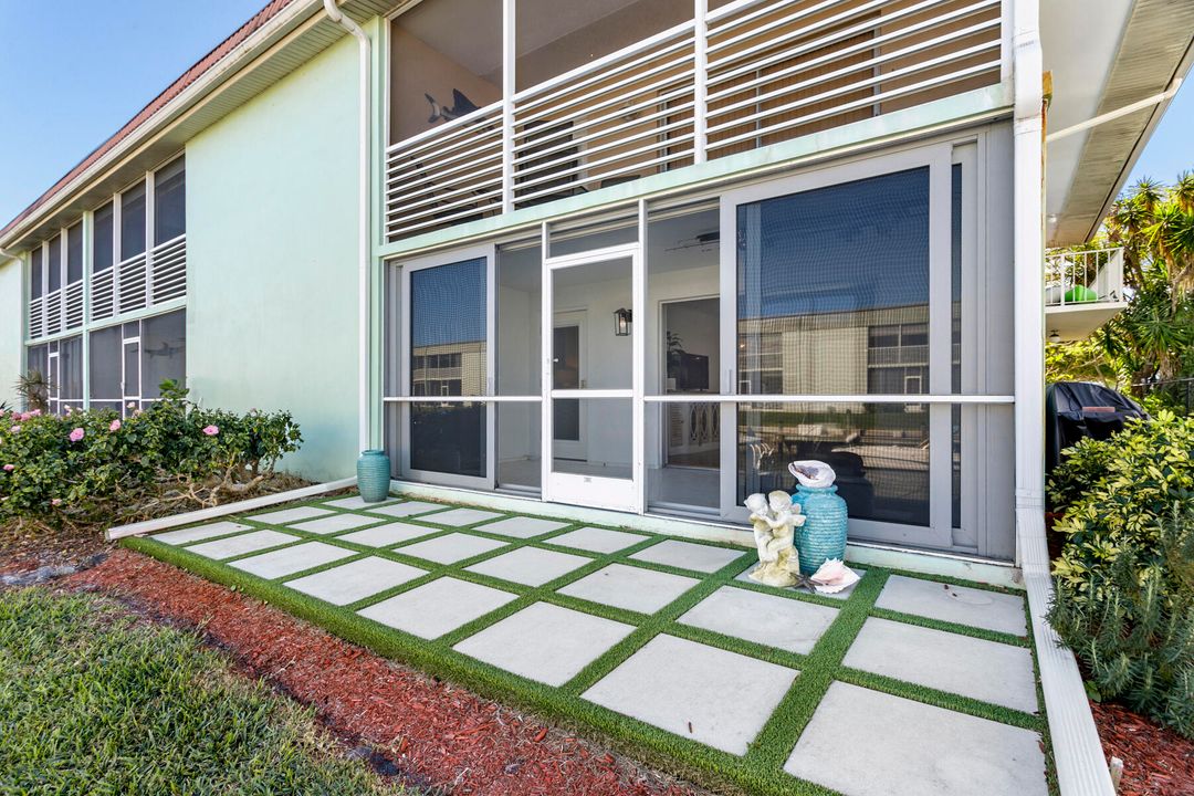 For Sale: $324,999 (2 beds, 2 baths, 1014 Square Feet)