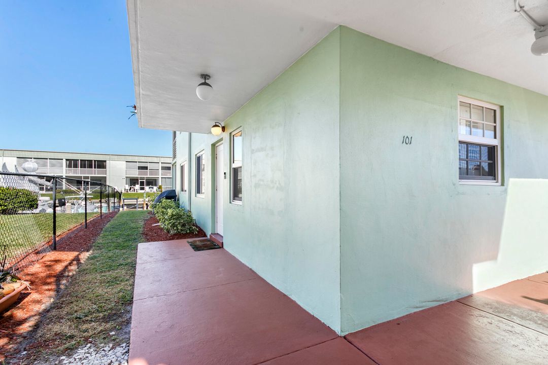 For Sale: $324,999 (2 beds, 2 baths, 1014 Square Feet)