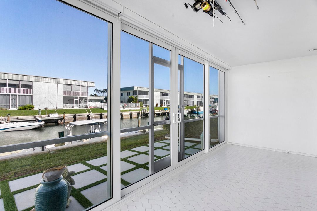 For Sale: $324,999 (2 beds, 2 baths, 1014 Square Feet)